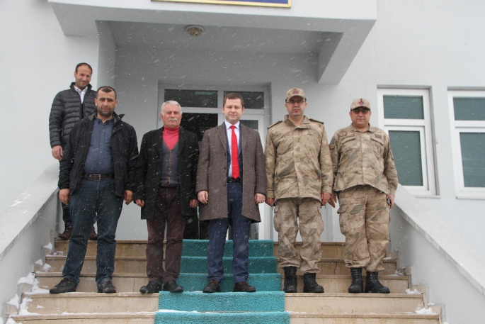 Malazgirt Kaymakamı Demirer Şehit Aileleri İle Karakolları Ziyaret Etti