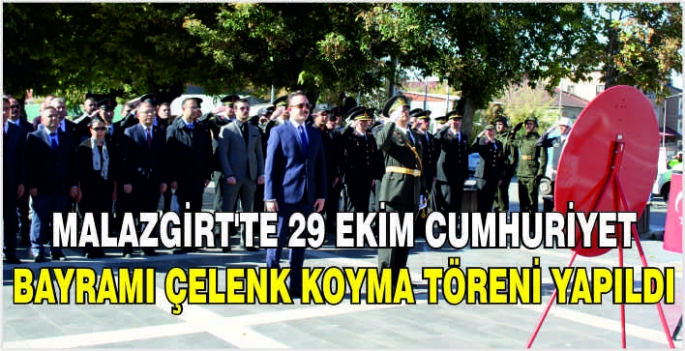 Malazgirt'te 29 Ekim Cumhuriyet bayramı çelenk koyma töreni yapıldı