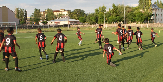 Malazgirt’te futbol akademisine büyük ilgi! Profesyonel futbolcusu yetişecek