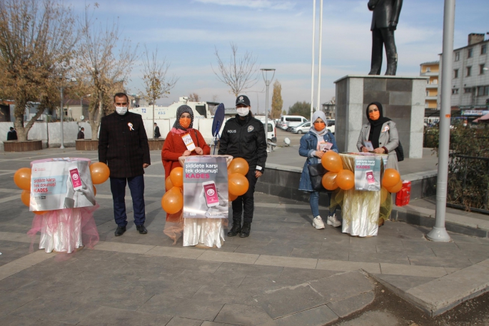 Malazgirt’te 'Kadına Şiddete Hayır' standı açıldı