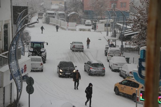 Malazgirt'te Kar Yağışı Etki Oldu