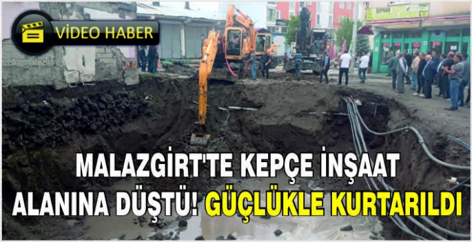 Malazgirt'te kepçe inşaat alanına düştü! Güçlükle kurtarıldı