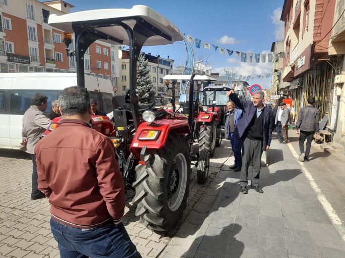 Malazgirt’te ‘Solis’ Marka Traktörün Bayiliği Açıldı