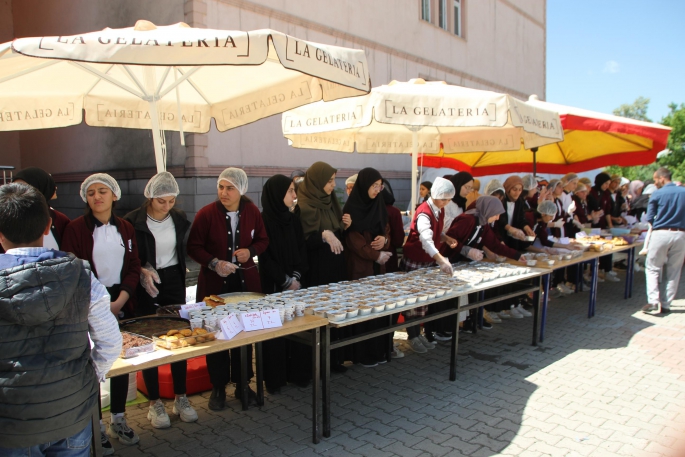 Malazgirt’teki öğrenciler depremzede öğrencileri unutmadı(foto galeri)