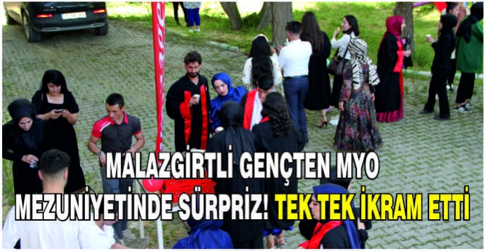 Malazgirtli gençten MYO mezuniyetinde sürpriz! Tek tek ikram etti