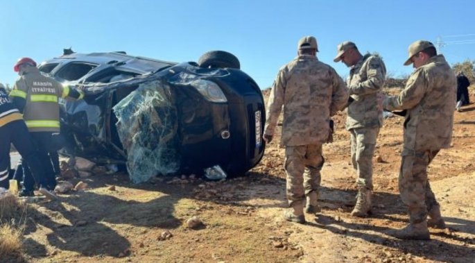 Mardin'de hafif ticari araç devrildi: 3 ölü, 5 yaralı