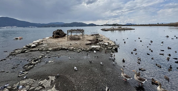 Marmaris ve Fethiye'de deniz suyu çekildi