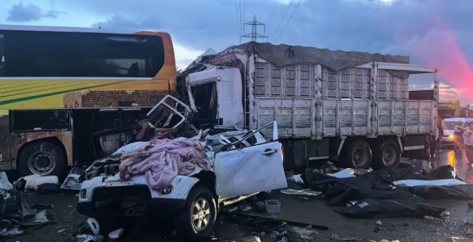 Mersin'de katliam gibi zincirleme trafik kazası: 10 ölü, 30 yaralı