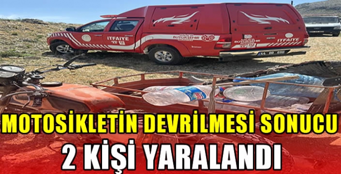 Motosikletin devrilmesi sonucu 2 kişi yaralandı