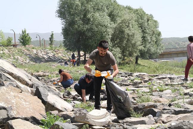  Murat Nehri'nde Dünya Çevre Günü kapsamında temizlik yapıldı 