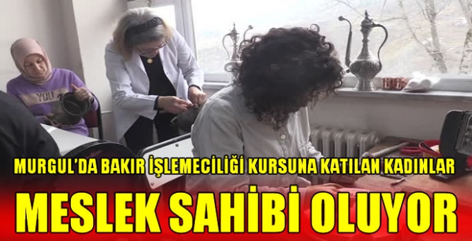 Murgul'da bakır işlemeciliği kursuna katılan kadınlar meslek sahibi oluyor