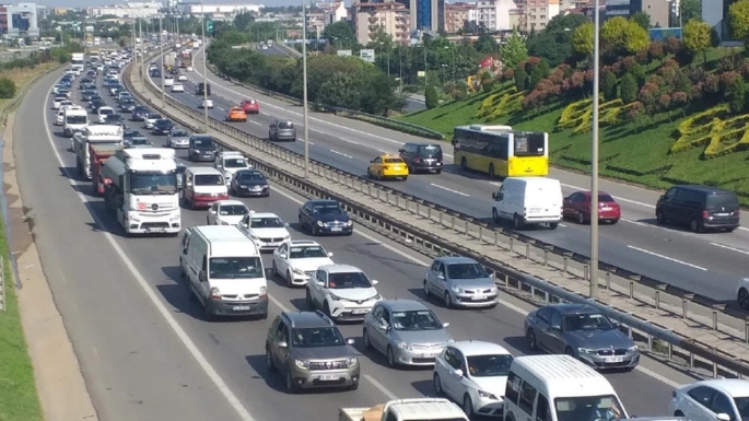 Muş'a gelmek isteyen tatilcilere trafik engeli!