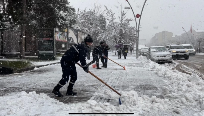 Muş Belediyesi’nden karla mücadele seferberliği