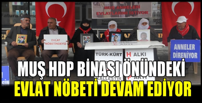 Muş HDP binası önündeki evlat nöbeti devam ediyor