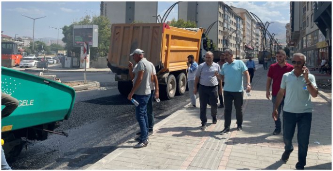 Muş Muratpaşa Caddesinde Asfalt Serimi Başladı