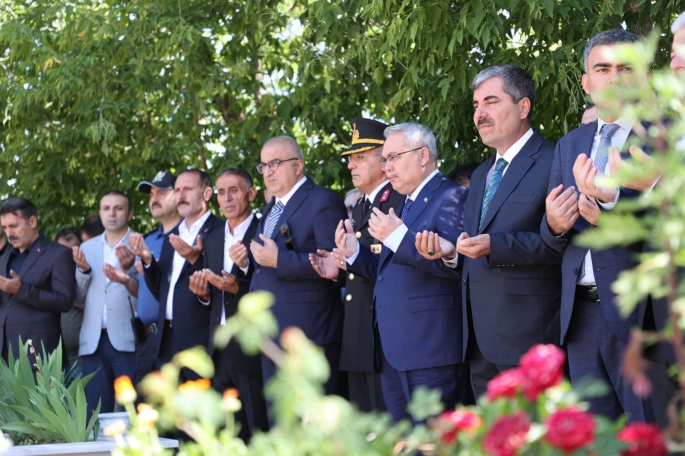 Muş'ta 15 Temmuz dolayısıyla şehitliklerde tören düzenlendi