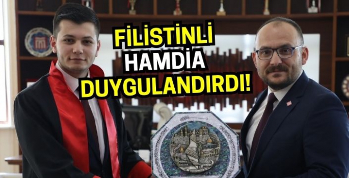 Muş’ta anlamlı mezuniyet: Filistinli Hamdia kendi yaptığı hediyeyi takdim etti!