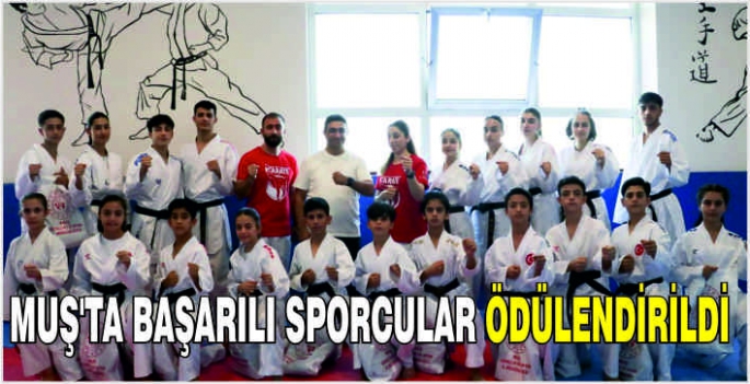 Muş’ta başarılı sporcular ödüllendirildi