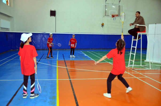 Muş'ta basketbol, voleybol ve badminton müsabakaları başladı