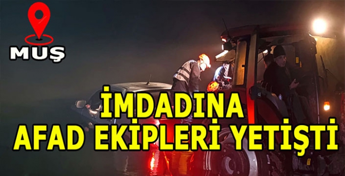 Muş'ta bataklığa saplanan araç, ekiplerce çıkarıldı