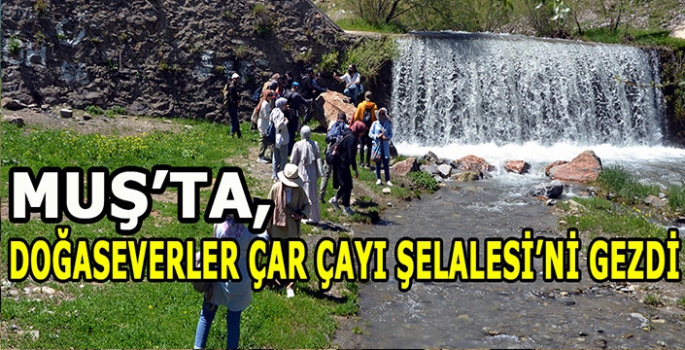 Muş'ta doğaseverler Çar Çayı Şelalesi'ni gezdi