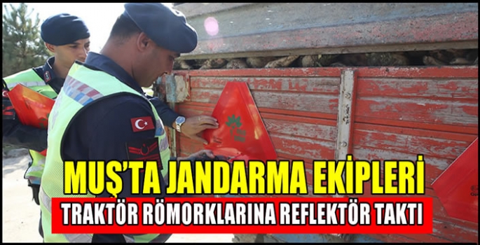 Muş’ta Jandarma ekipleri traktör römorklarına reflektör taktı