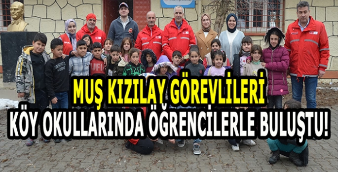 Muş'ta Kızılay görevlileri gittikleri köylerde öğrencilerle bir araya geldi