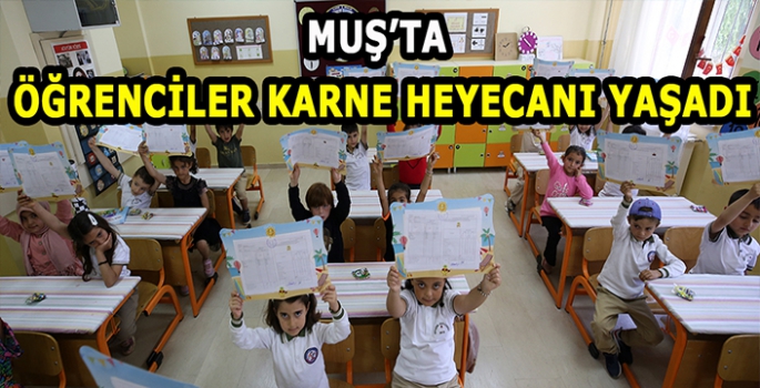 Muş’ta öğrenciler karne heyecanı yaşadı