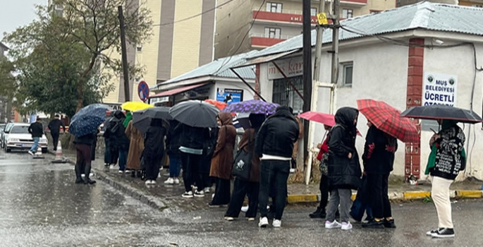 Muş’ta öğrencilere ulaşım kartı krizi