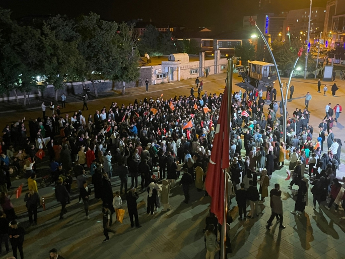 Muş’ta seçim kutlamaları başladı