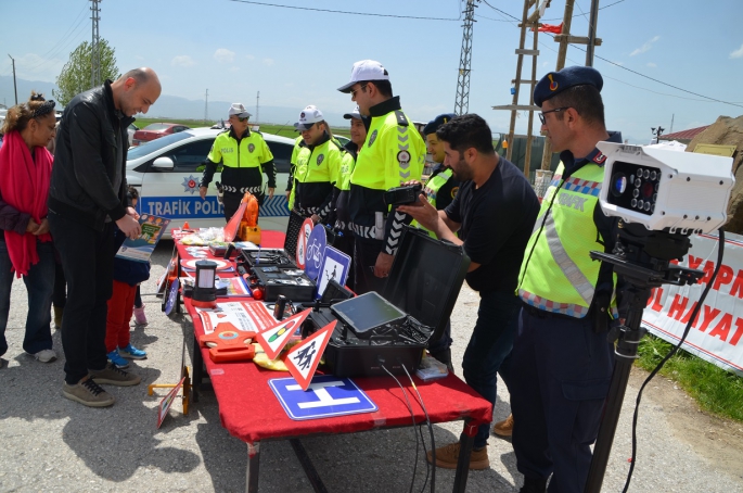 Muş'ta vatandaşlara yönelik trafik bilgilendirme etkinliği düzenlendi