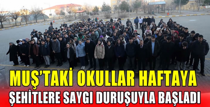 Muş'taki okullar haftaya şehitlere saygı duruşuyla başladı