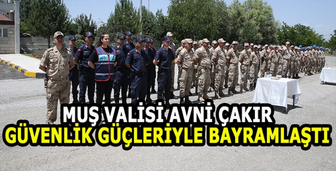 Muş Valisi Avni Çakır güvenlik güçlerinin bayramını kutladı