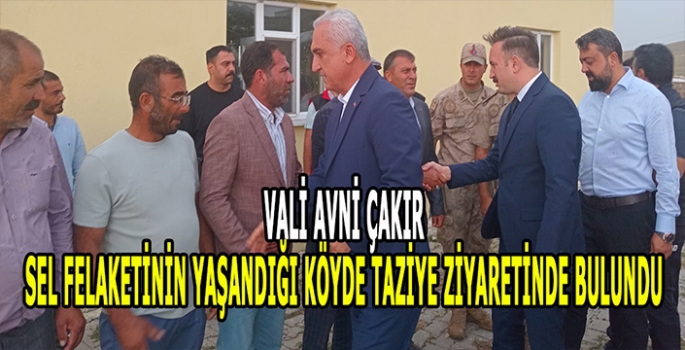 Muş Valisi Avni Çakır, sel felaketinin yaşandığı köyde taziye ziyaretinde bulundu