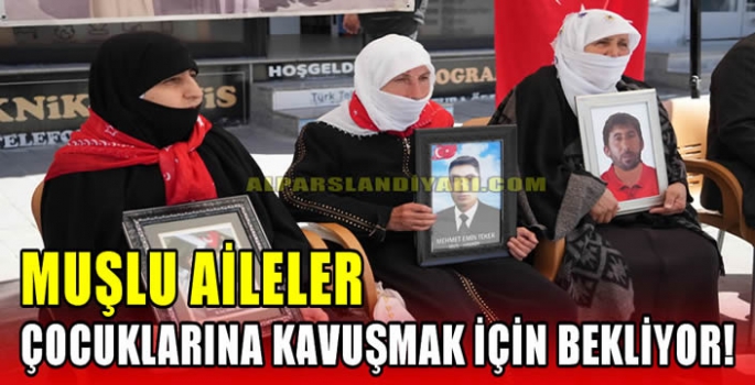 Muşlu aileler çocuklarına kavuşmak için bekliyor!