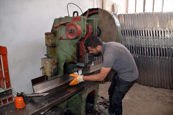 Muşlu kuzenler ürettikleri çelik kapıları yurt dışına gönderiyor