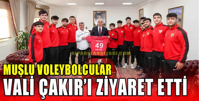 Muşlu voleybolcular Vali Çakır’ı ziyaret etti