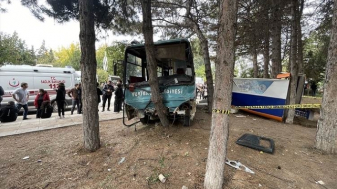 Öğrenci taşıyan midibüsün freni patladı: 1 ölü, 20 yaralı