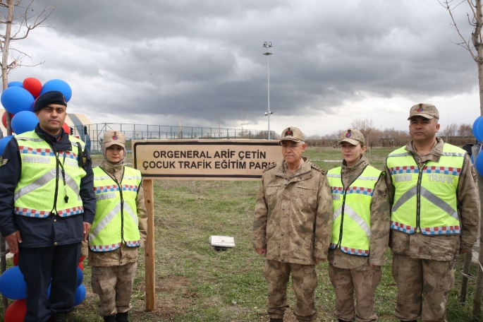 Orgeneral Arif Çetin, adının verildiği trafik eğitim parkının açılışına katıldı