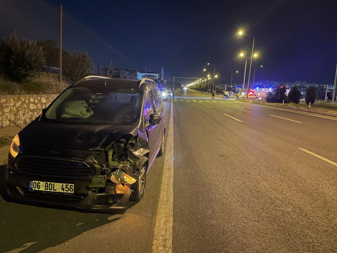 Otomobil ile hafif ticari aracın çarpıştığı kazada 2 kişi yaralandı