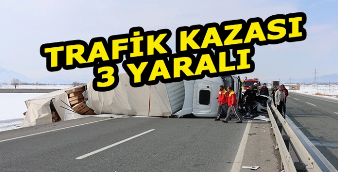 Otomobil ile tırın çarpıştığı kazada 3 kişi yaralandı