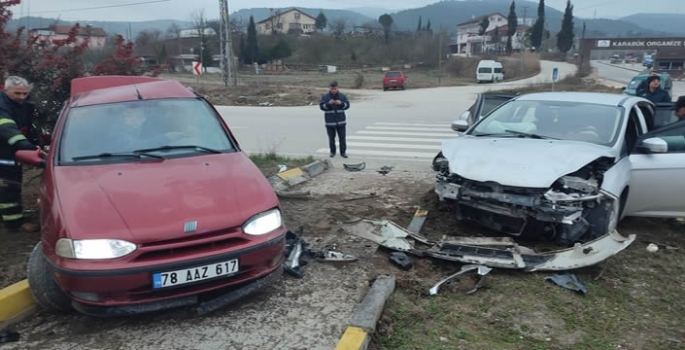 Otomobille çarpışan aracın sürücüsü yaralandı