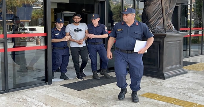 Polis olarak tanıtıp dolandırıcılık yapan zanlı tutuklandı