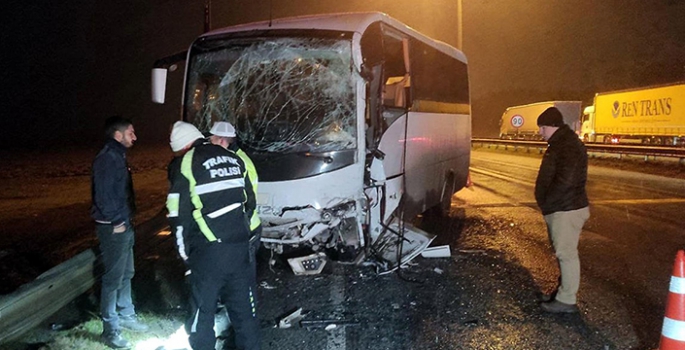 Polisleri taşıyan araçla otobüs çarpıştı! Çok sayıda yaralı var   