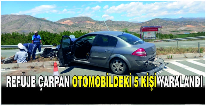 Refüje çarpan otomobildeki 5 kişi yaralandı