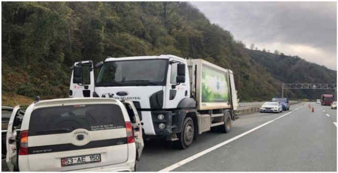 Rize'de kaza! Çöp kamyonu ve otomobil çarpıştı