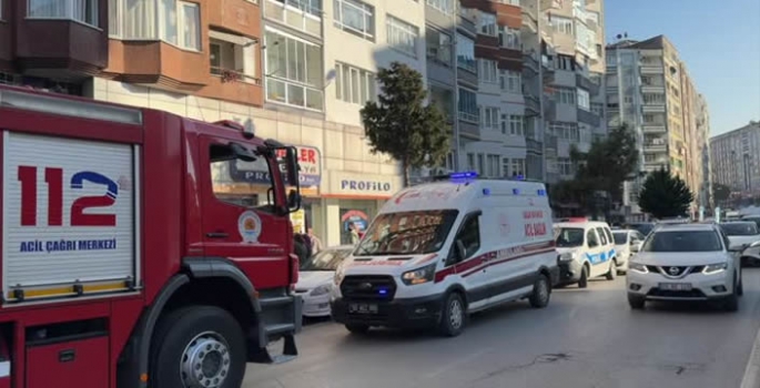 Samsun'da bir evdeki yangında 2 kişi dumandan etkilendi