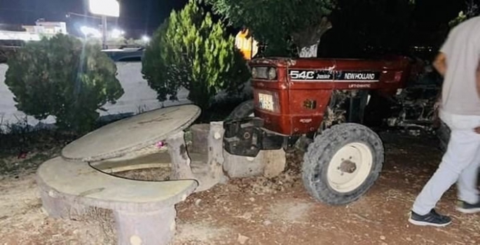 Şanlıurfa'da Traktöre Çarpan Otomobilin Sürücüsü Hayatını Kaybetti