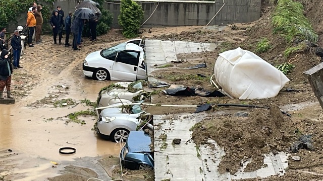 Sel felaketi can aldı: 2 kişi hayatını kaybetti, 1 kişi de kayıp