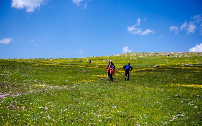 Şerefin Dağı ve Üç Tepeler canlanan doğasıyla dağcıların rotasında